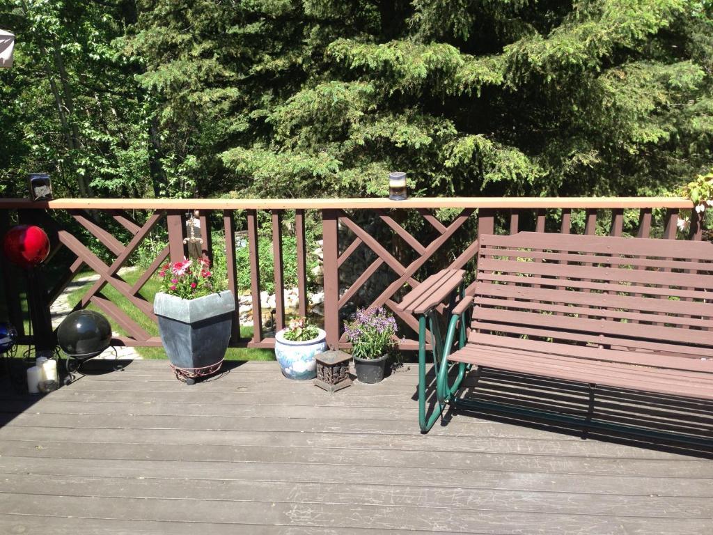 Redwood Meadows Bed And Breakfast Bragg Creek Экстерьер фото